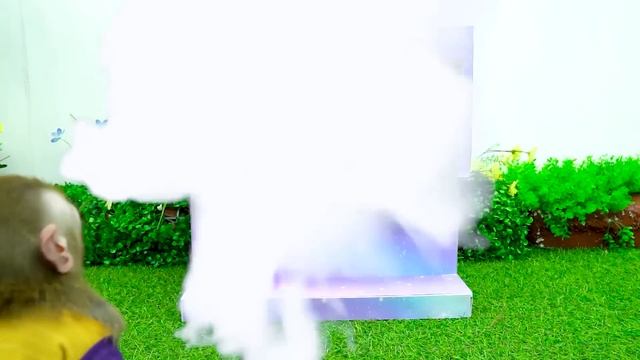 KiKi Monkey Bath In The Rainbow BathTub Full Of M&M Candy And Play With Ducklings | KUDO ANIMAL KIK