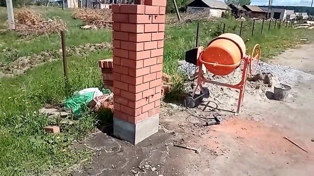 Кирпичная кладка столбика в одиночку. Работа с керамикой - [© masterkladki] смотреть онлайн