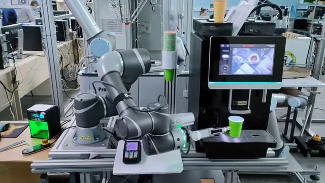 Начало "нормальных" отношений роботизированного манипулятора с кофемашиной Dr.Coffee CoffeeBar смотреть онлайн