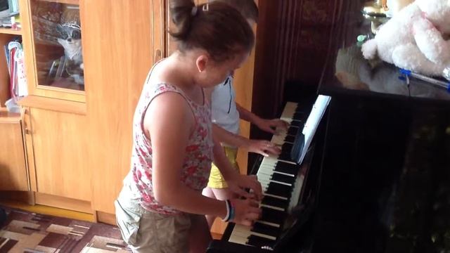 Красивая мелодия на фортепьяно!) смотреть онлайн