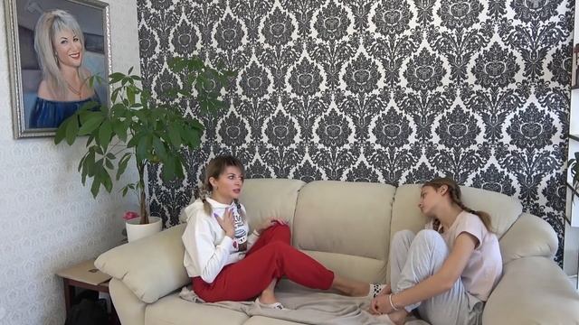 Лера ПОСТАВИЛА самый настоящий УКОЛЬЧИК! КАРТОННАЯ жизнь против НАСТОЯЩЕЙ. Крэйзи шоу смотреть онлайн