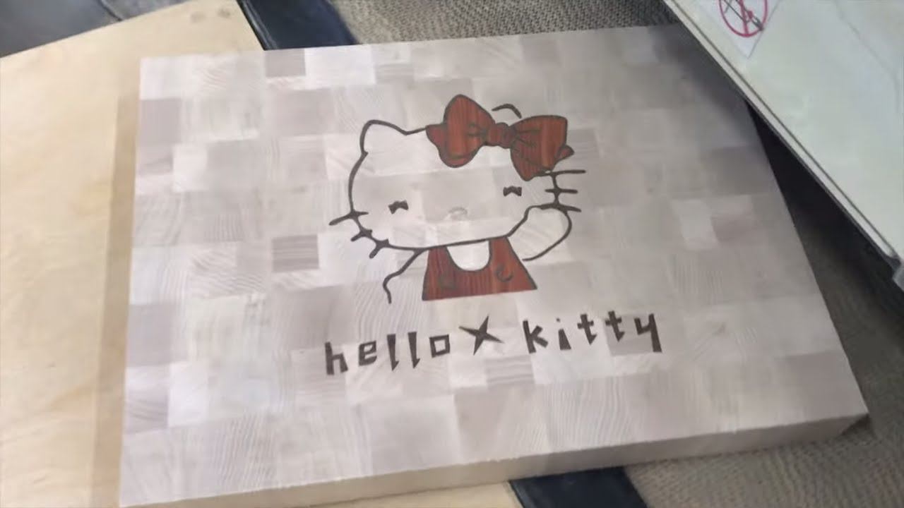 Разделочная доска с Hello Kitty board: комбинация прямой и V-образной вставки смотреть онлайн