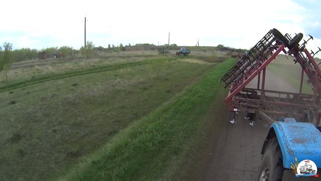 Срочно культивируем в 4 трактора поле. Окончание ярового сева. Поляна от Барина. смотреть онлайн