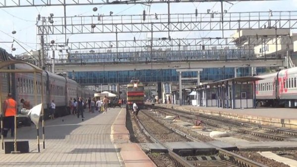 Прибытие ЧС4Т-737 с поездом №242 Иркутск-Адлер