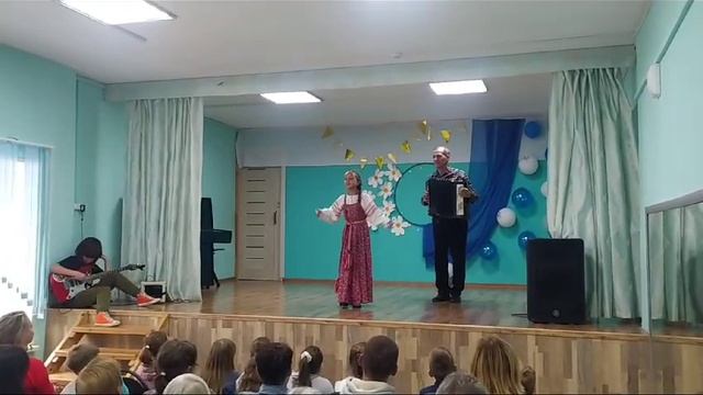 Есения Петрова выступает на празднике для первоклассников смотреть онлайн