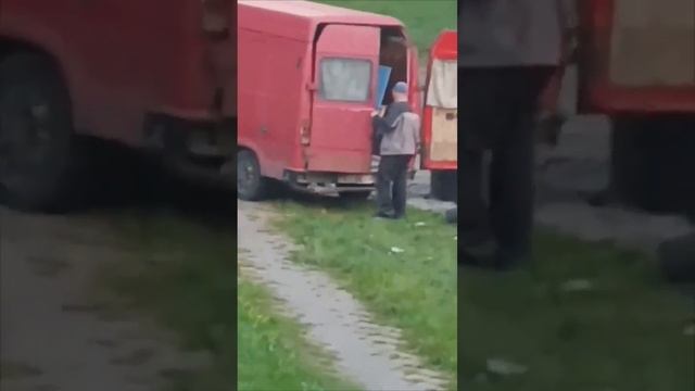 В Пинске выбрасываю крупный строительный мусор в неустановленном месте смотреть онлайн