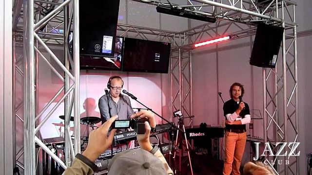 Bert Smorenburg - демонстрация Yamaha MOX 6 @ Ukraine Music Fair 2011Full смотреть онлайн