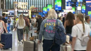 В аэропорту Сочи обслуживают до 60 тысяч пассажиров в сутки