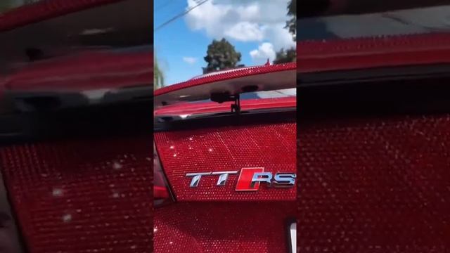 Ауди TT в стразах? Каждый кристалл приклеен вручную, с любовью, строго по технологии ☝️ смотреть онлайн