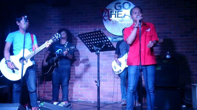 Crazy - Aerosmith cover by Aulia feat Aksara Band смотреть онлайн