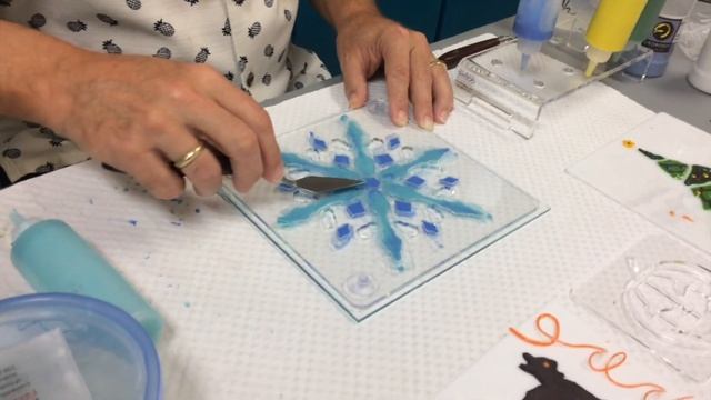 Glass Tattoo Snowflake Plate смотреть онлайн