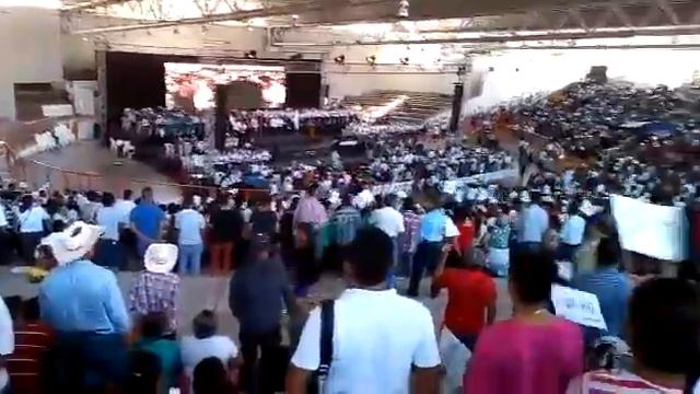 Llegada del presidente Salvador Sánchez Cerén al CIFCO en la celebración de entrega de escrituras смотреть онлайн