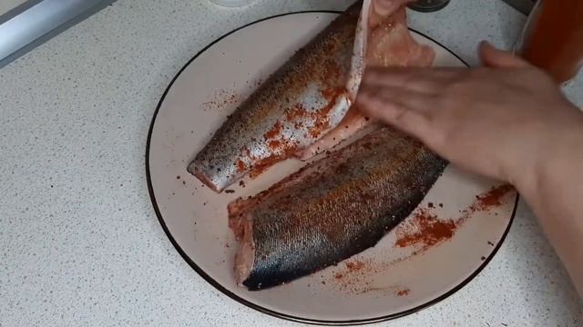 Форель речная жареная смотреть онлайн