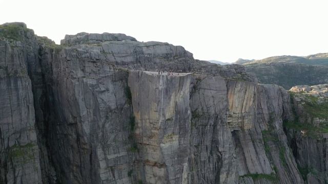 Мужчина напоил девушку и заставил подписать дарственную на квартиру. А уже утром она... смотреть онлайн