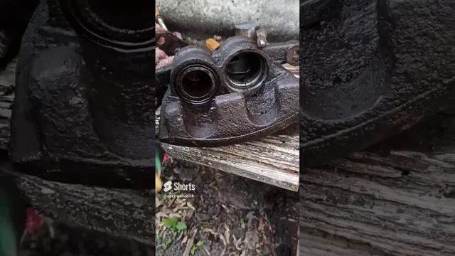 Достаём поршень и пыльник суппорта Форд Транзит смотреть онлайн