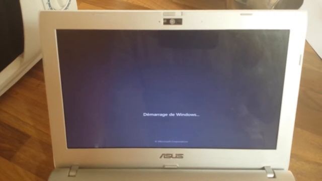 ASUS EeePC 1225B : entrer le système d'exploitation via un démarrage rapide смотреть онлайн