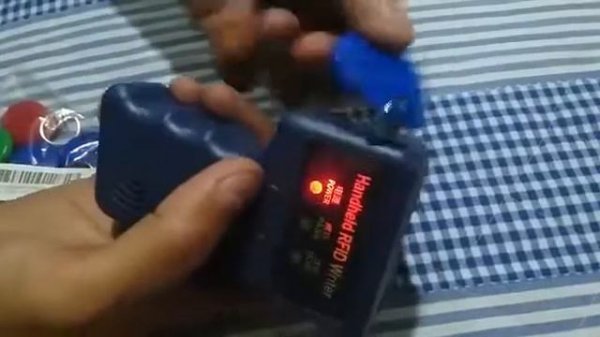 How to duplicate a RFID tag 125KHz EM4100 RFID Copier Writer Duplicator