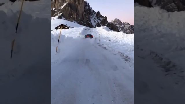 Ferrari In a snow смотреть онлайн