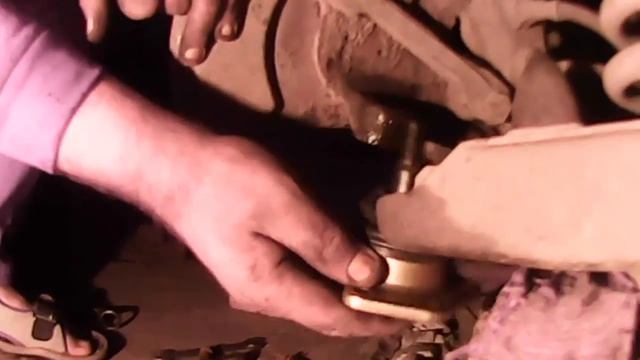 Замена нижней шаровой опоры Москвич смотреть онлайн