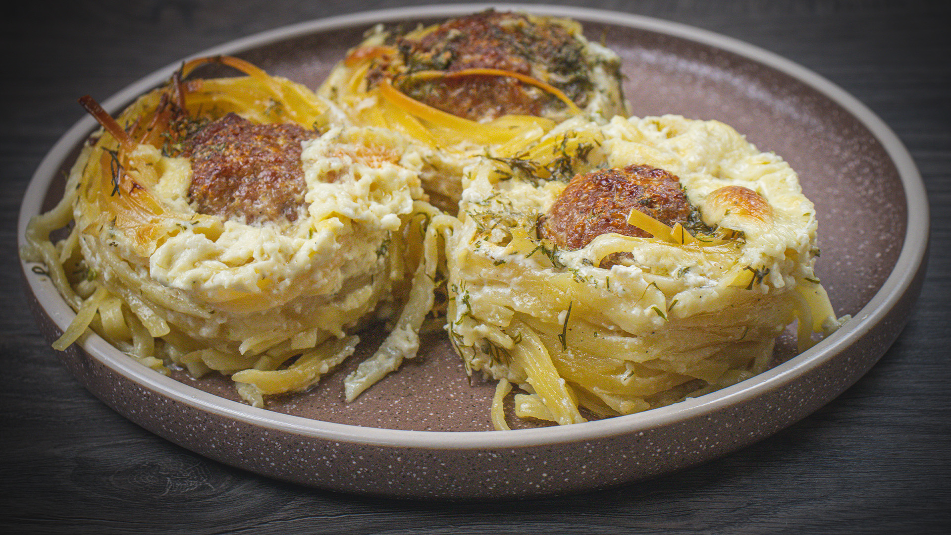 Гнёзда из макарон с фаршем в духовке смотреть онлайн