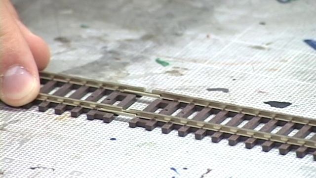 Model Railroader Basic Training: How to install rail joiners on model railroad track смотреть онлайн