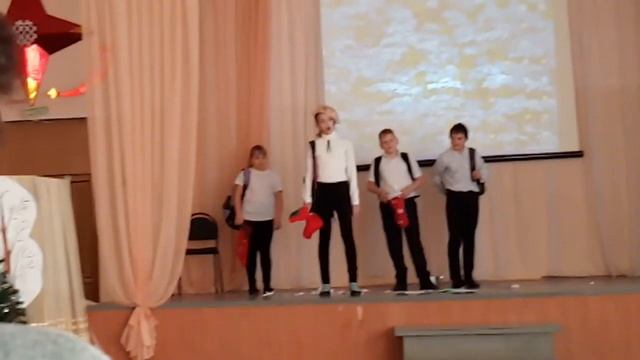 Выступление 5 Б класса: Как празднуют новый год в Италии смотреть онлайн