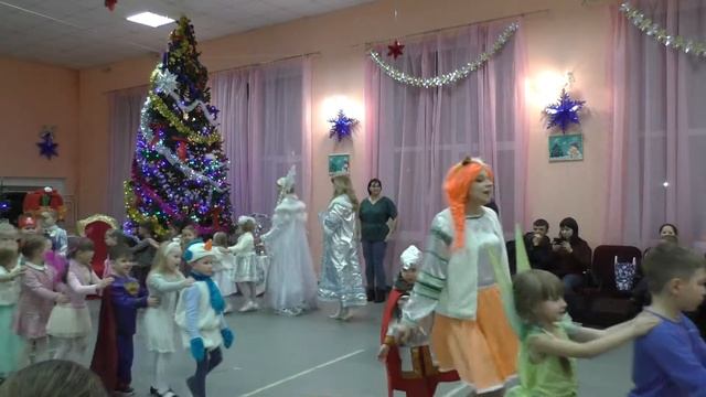 Новогодняя елка для "Ромашки" - Новогодний хоровод и игры смотреть онлайн