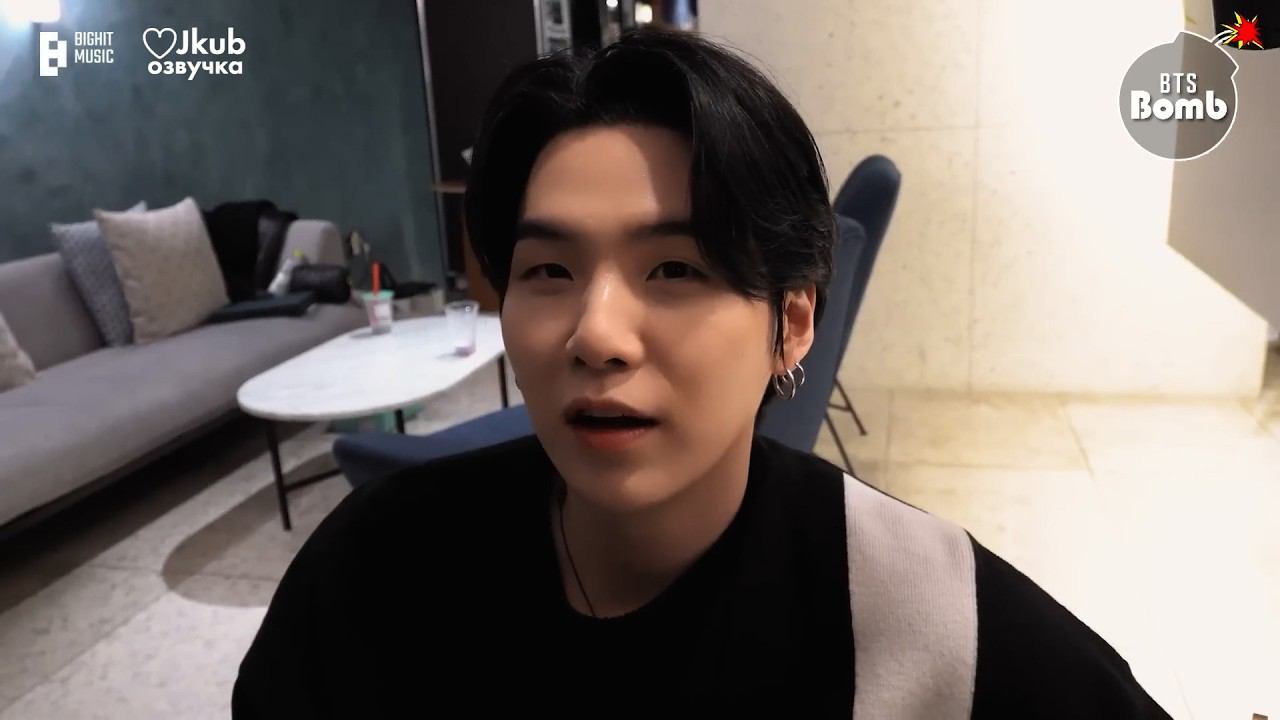 [ОЗВУЧКА JKUB] BANGTAN BOMB SUGA At The Movie Premiere - BTS