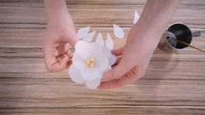 Простой цветок из вафельной бумаги