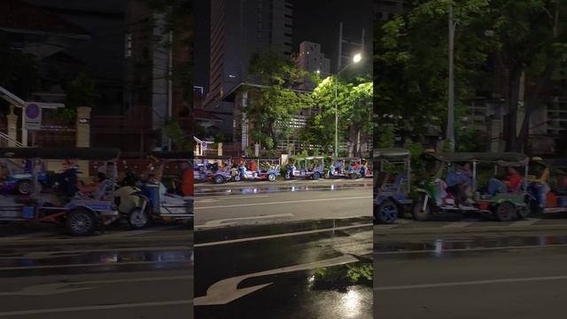 стоянка тук туков в ночном Бангкоке смотреть онлайн