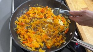 Рассыпчатый рис с овощами на сковороде.Вкусный ,быстрый и ароматный .