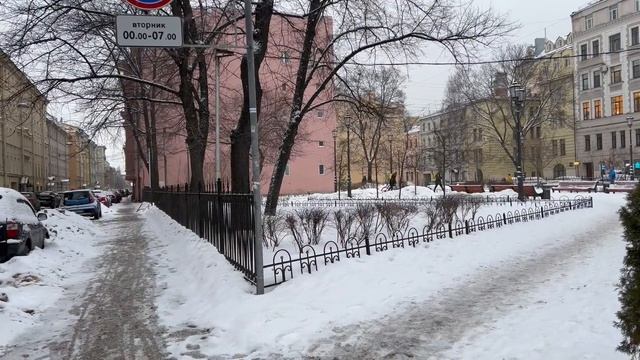 Стрит стайл Что происходит? Модницы впали в депрессию Петербург Гололед Сосульки Снег смотреть онлайн