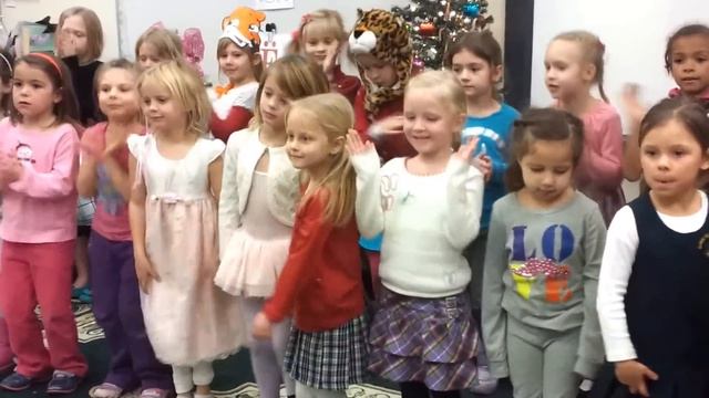 Ёлочке не холодно зимой (Я узнала маленький секрет) - Russian New Year Song смотреть онлайн