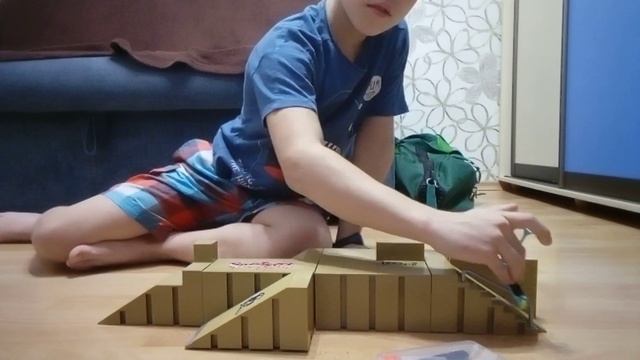 мне купили новый самокат и спот получилось очень круто в комплекте ещё шло три скейта смотреть онлайн