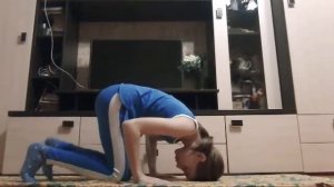 КАК НАУЧИТЬСЯ СТОЯТЬ НА ГОЛОВЕ? -Легко!