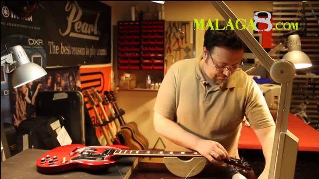 Cómo cambiar Cuerdas Guitarra Eléctrica tipo Gibson - Tutorial Español смотреть онлайн