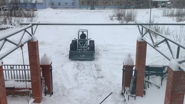 Минитрактор своими руками. Уборка снега смотреть онлайн
