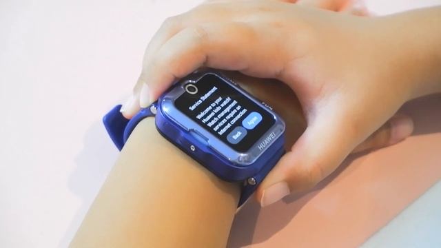 HUAWEI WATCH KIDS 4 PRO - UNBOXING, SET UP AND HANDS ON (feat. the blogger kid Ashton) смотреть онлайн