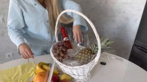 Корзина с фруктами и шампанским || Подарок своими руками
