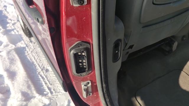 Renault Kangoo - універсальне авто, ідеальне як для сімейних потреб, так і для комерційних цілей. смотреть онлайн