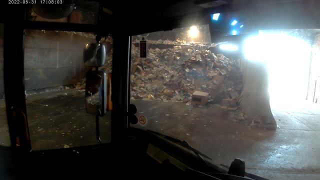 Dennis Eagle Elite 6 Bin lorry/ Garbage truck/ emptying blue waste recycling into bay. POV#7 смотреть онлайн