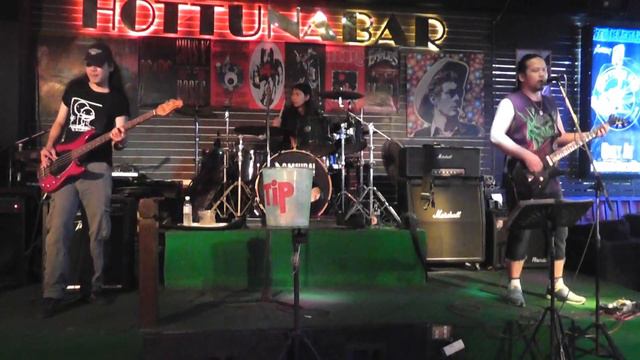Hot Tuna Bar. Pattaya. Cover Dire Straits "Money for Nothing". (HD Video and Stereo Sound) смотреть онлайн