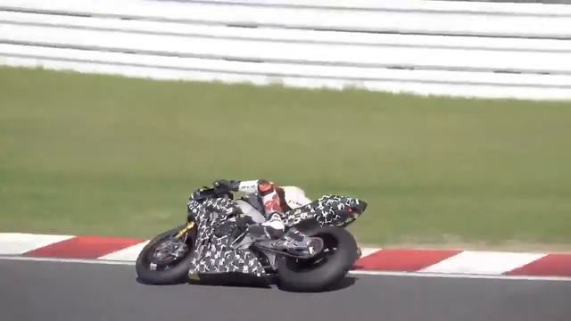 2020 Honda CBR1000RR Caught Testing смотреть онлайн