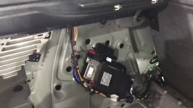 БМВ Х6 штатная шумоизоляция хоть и присутствует, но больше для галочки, хотелось бы большего смотреть онлайн