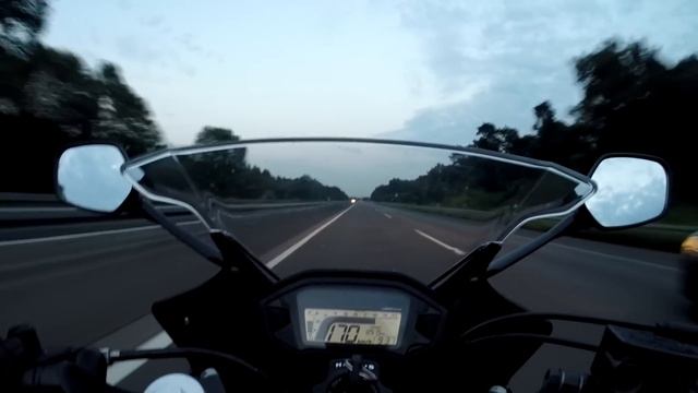 Honda cbr500r top speed test ride on the German autobahn смотреть онлайн