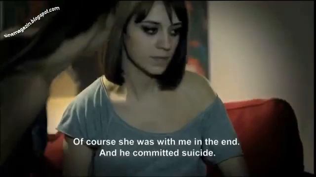 Hande Soral Lezbiyen Öpüşme