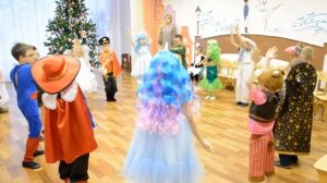 Новогодний утренник в детском саду. Подготовительная группа