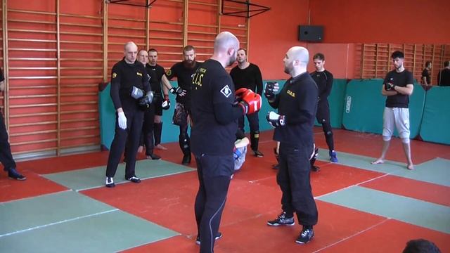 Соединение рук и ног в ударах. Рукопашный бой S.P.A.S. смотреть онлайн