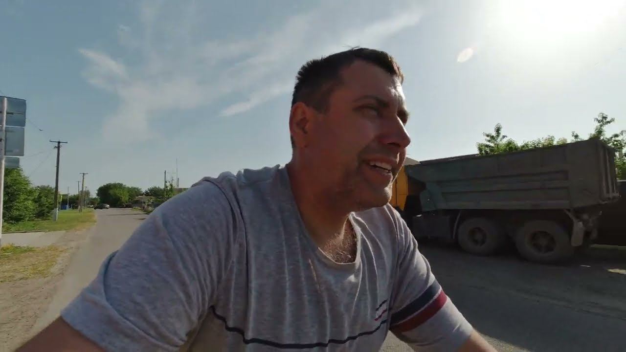 У НАС ТИХО / ПОЛ ДНЯ ПРОДЕРЖАТЬСЯ / ЧТОБ БОЛЬШЕ ЗАРАБОТАТЬ смотреть онлайн