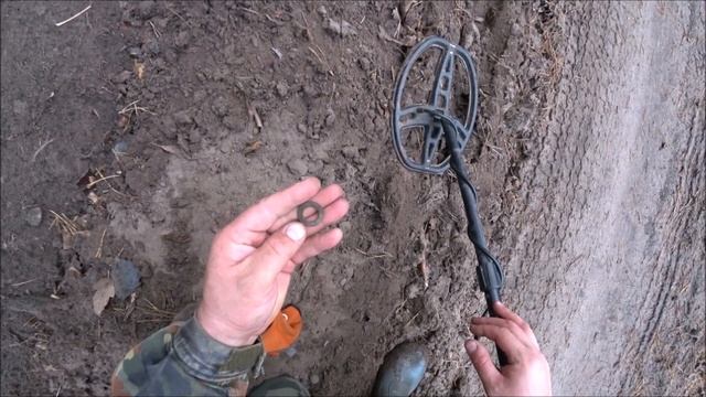 Искал далеко в лесу, а всё нашёл у машины...Пожароопасный режим снят. Копаем в лесу. смотреть онлайн